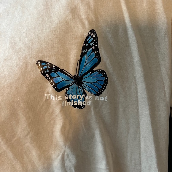 Never worn shein beige and blue butterfly top - Picture 2 of 4